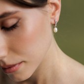 Cercei argint cu perle naturale albe și cristale, cu tortițe DiAmanti SK25476EL_W-G Cercei argint cu perle naturale albe și cristale, cu tortițe DiAmanti SK25476EL_W-G